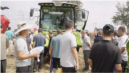 河北正定上演農機“演武”，中聯重科玉米收獲機成田間焦點
